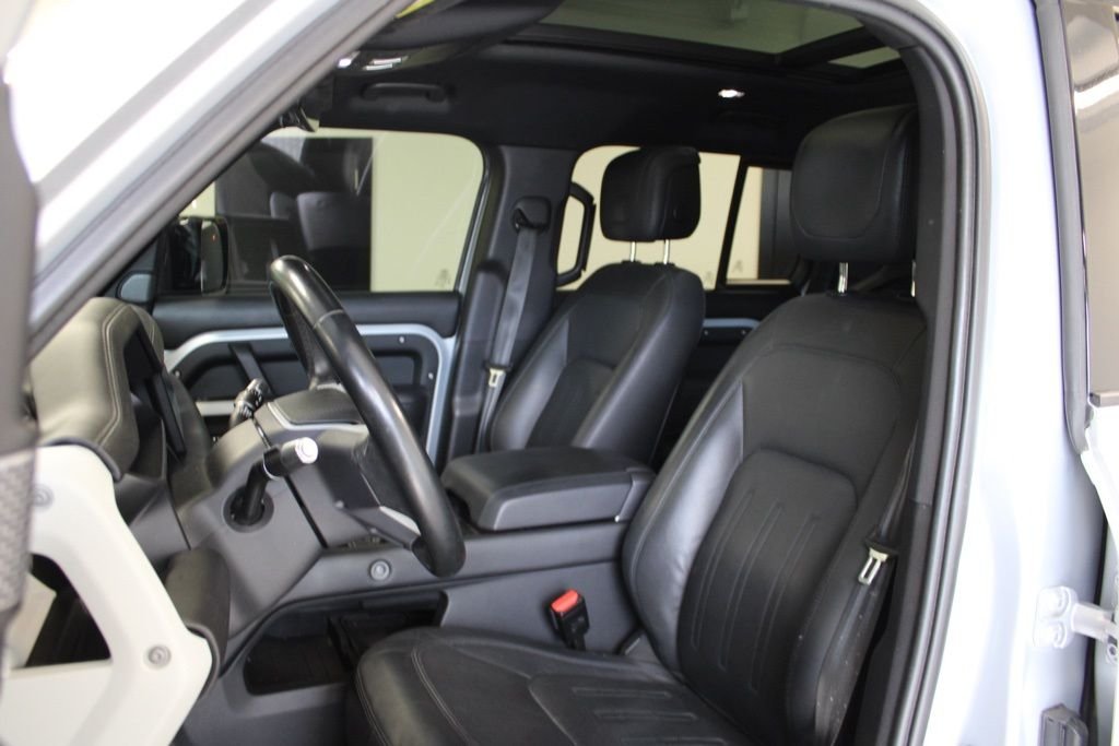 Used 2022  Land Rover XS Edition image 5