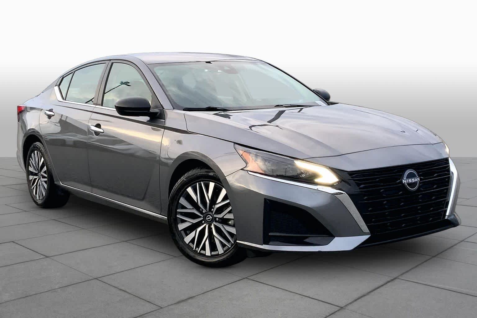 Used 2024 Gun Metallic Nissan 2.5 SV image 3