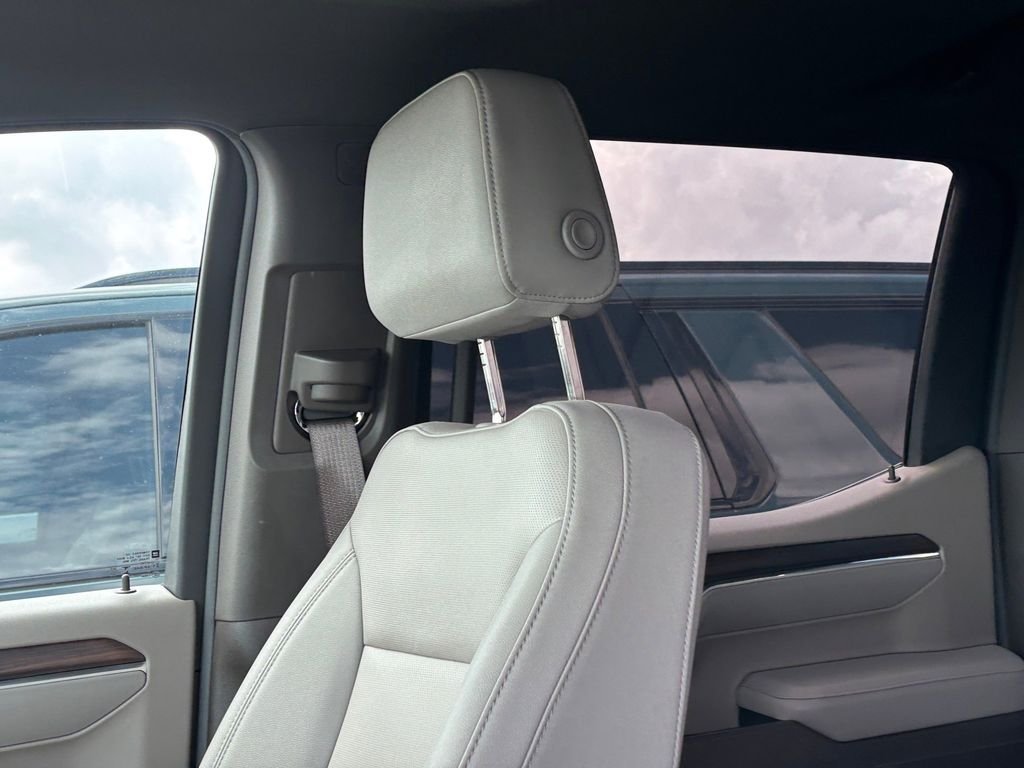 Used 2025 Silver GMC SLT image 12