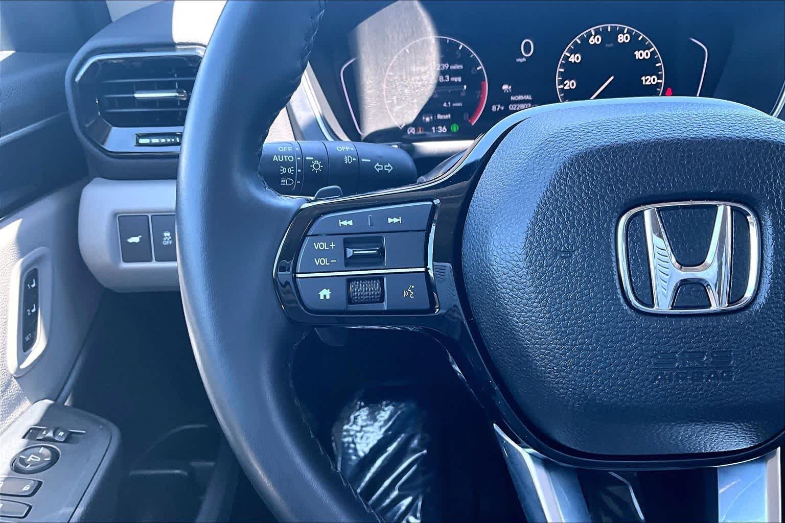 Used 2025 Platinum White Pearl Honda Touring image 23