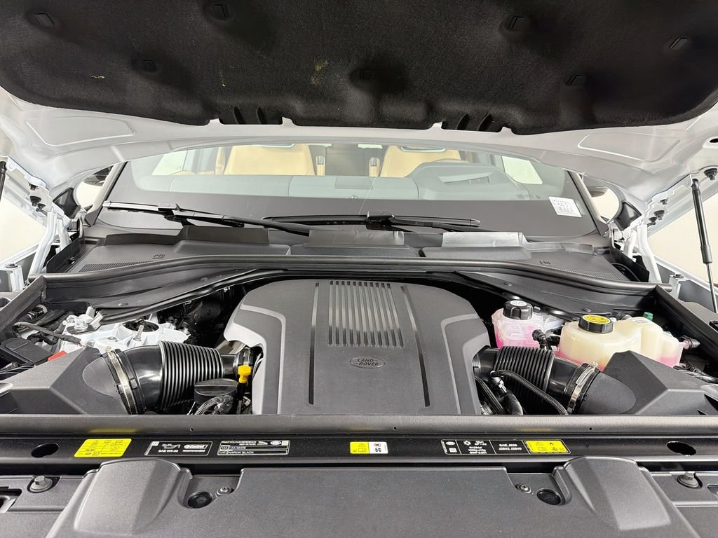 New 2026 Fuji White Land Rover SE image 32