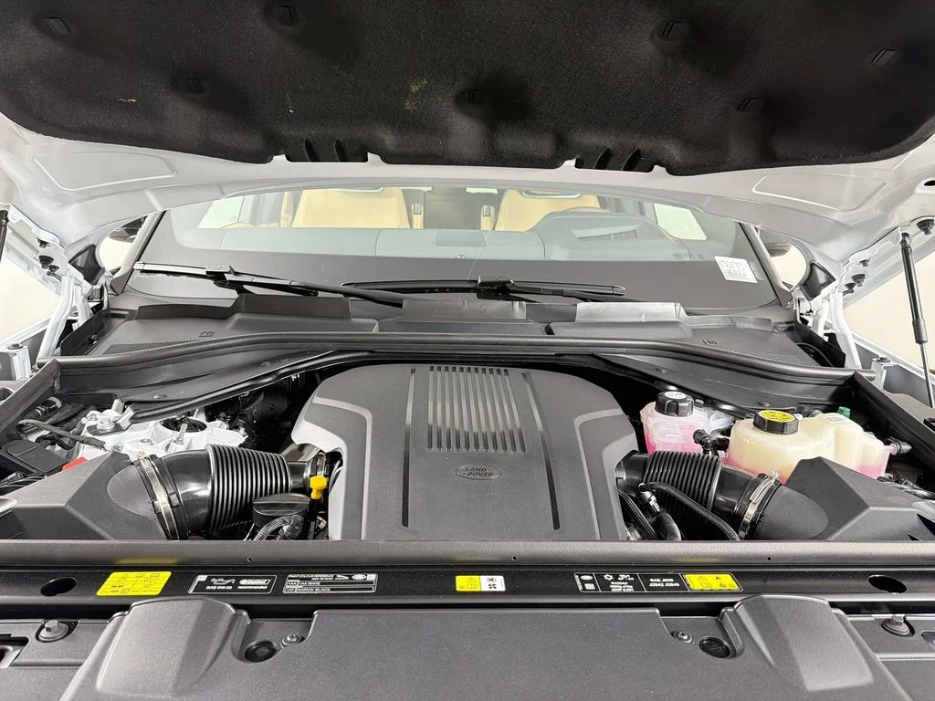 New 2026 Fuji White Land Rover SE image 32