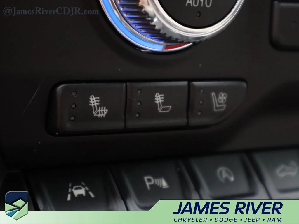 Used 2019 White GMC SLT image 36