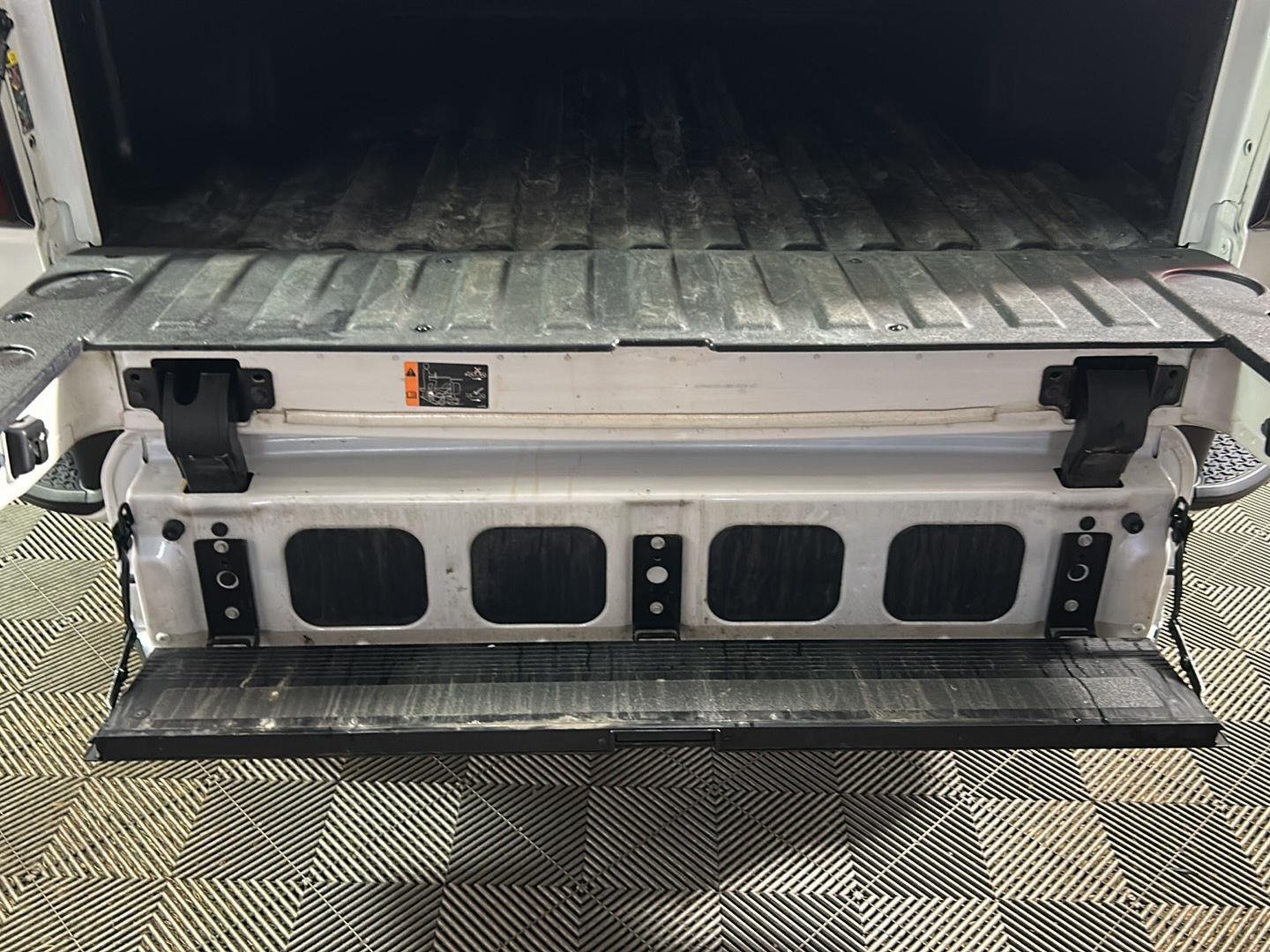 Used 2023 White Frost Tricoat GMC Denali image 9