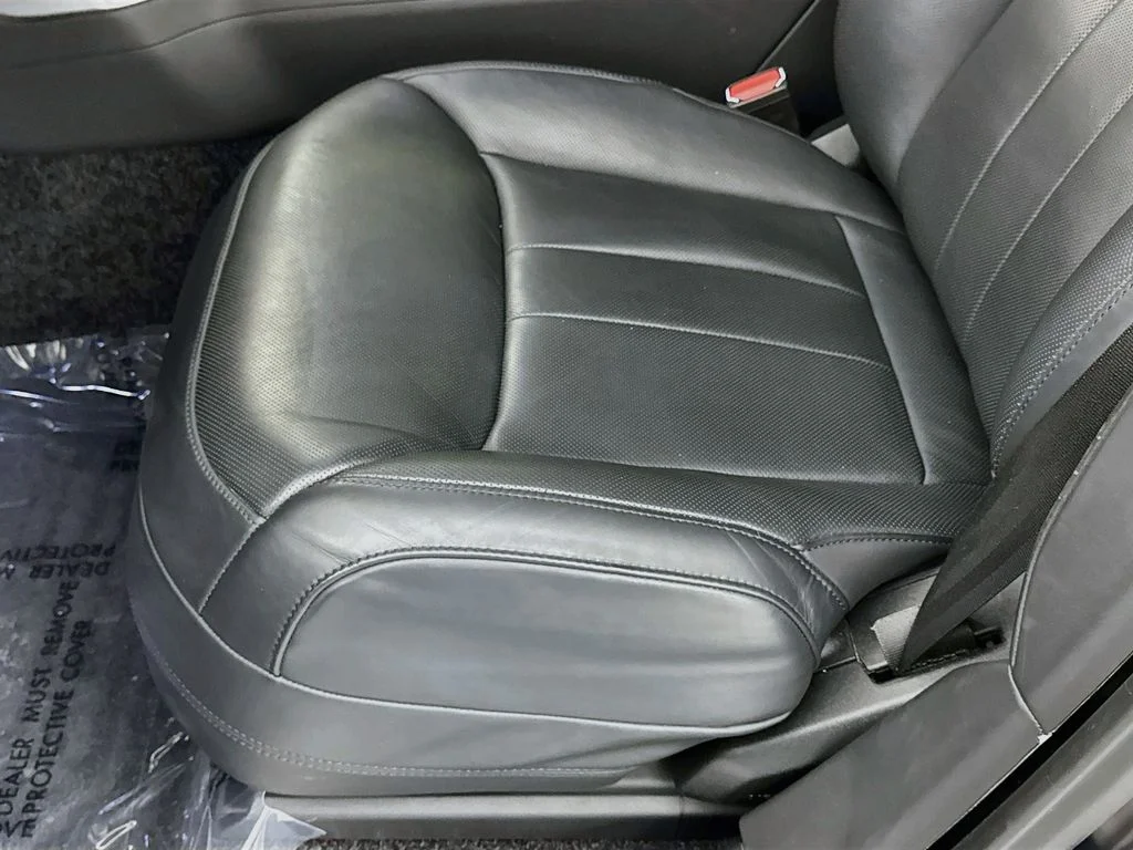 Used 2023 Black Land Rover SE image 20