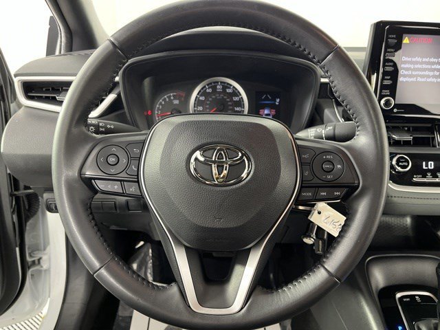 Certified Used 2022 Pearl Toyota SE image 15