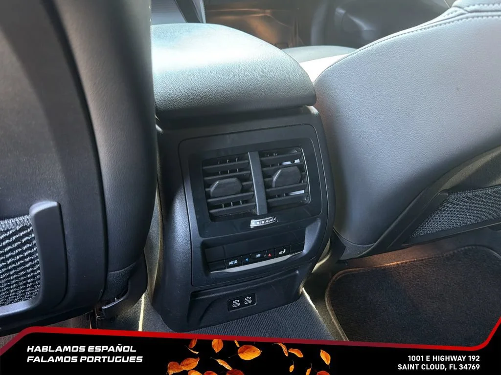 Used 2023  BMW xDrive30i image 26