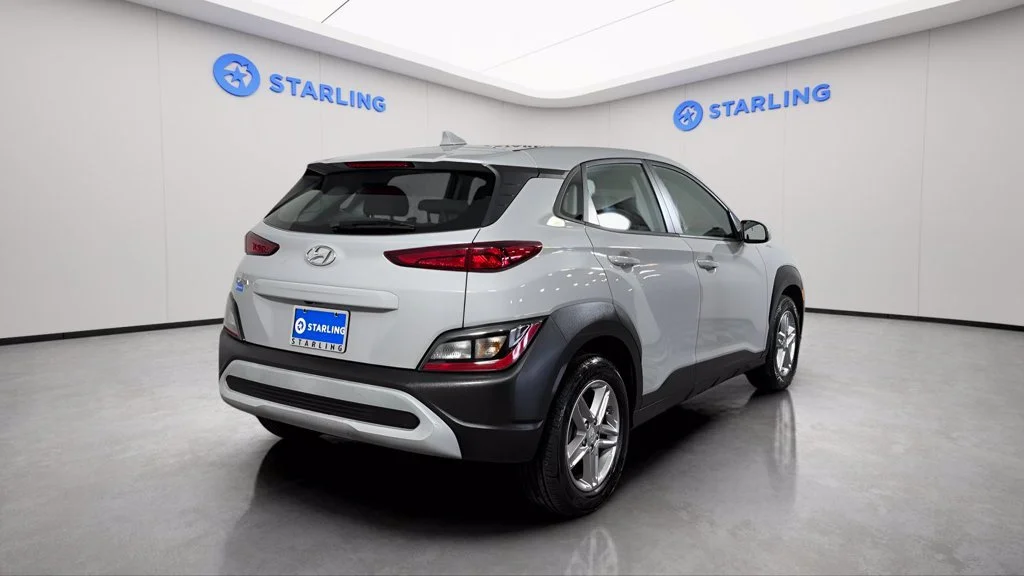 Used 2022 Silver Hyundai SE image 8