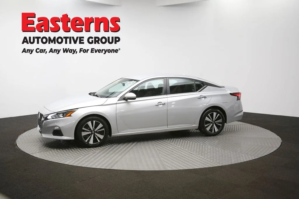 Used 2022 Silver Nissan 2.5 SV image 53
