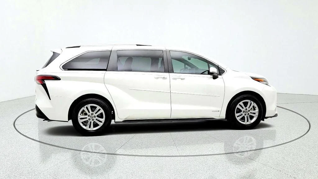 Used 2021 Blizzard Pearl Toyota Platinum AWD 7-Passenger image 4