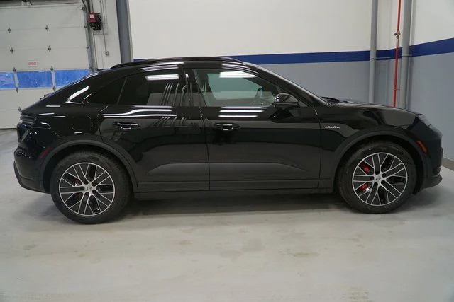 2026 Porsche Macan S - Photo 11