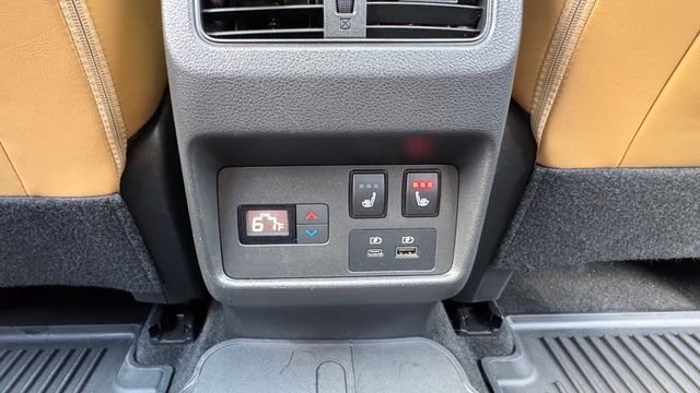 Used 2023 Pearl White Tricoat Nissan Platinum image 22
