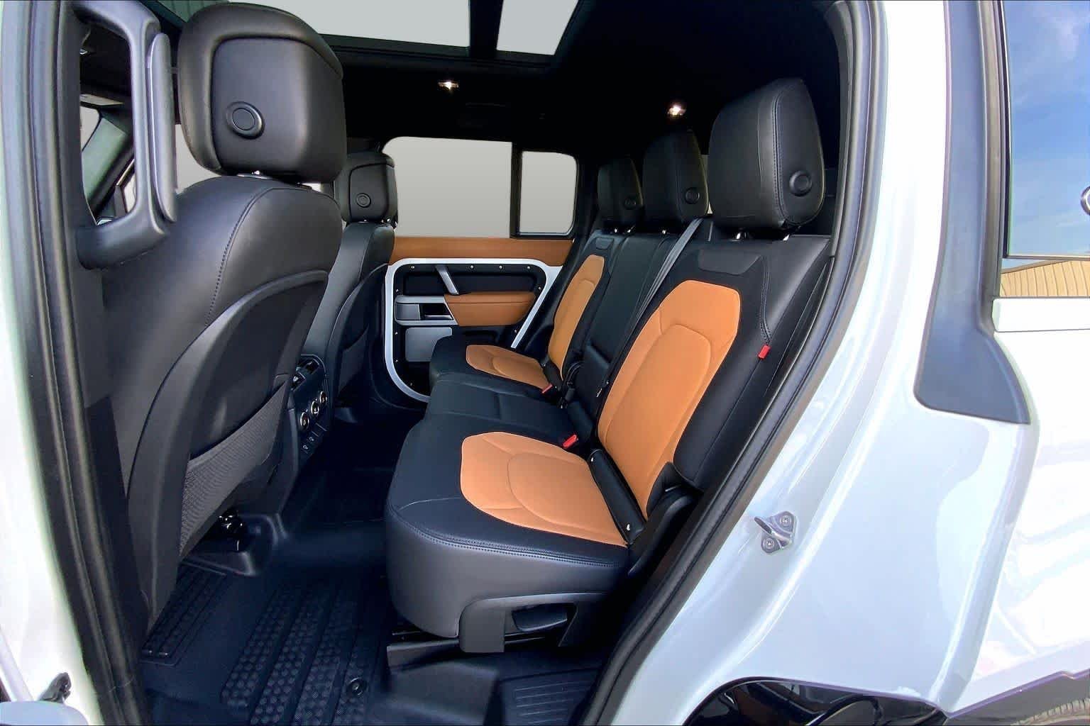 Used 2024 Fuji White Land Rover X-Dynamic SE image 20