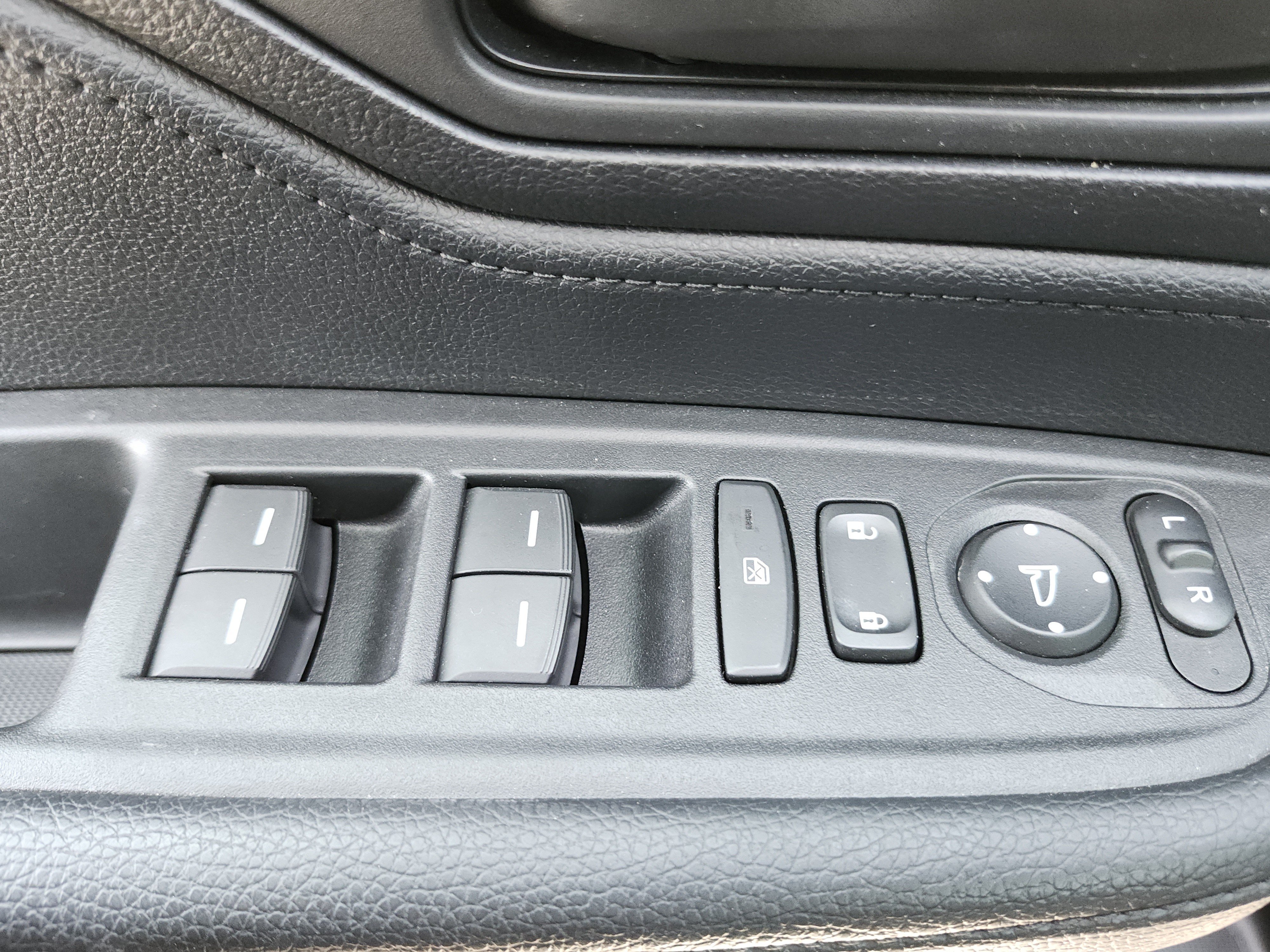Used 2025 Silver Honda EX-L image 17