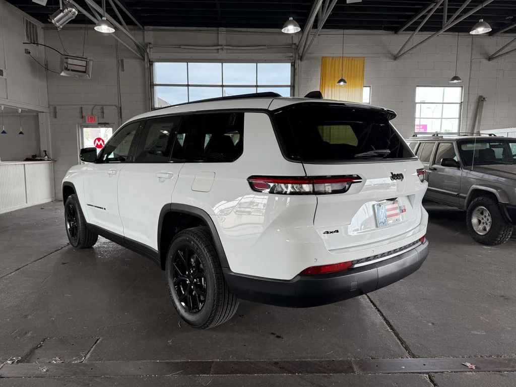 New 2026 White/off-white Jeep Laredo image 10