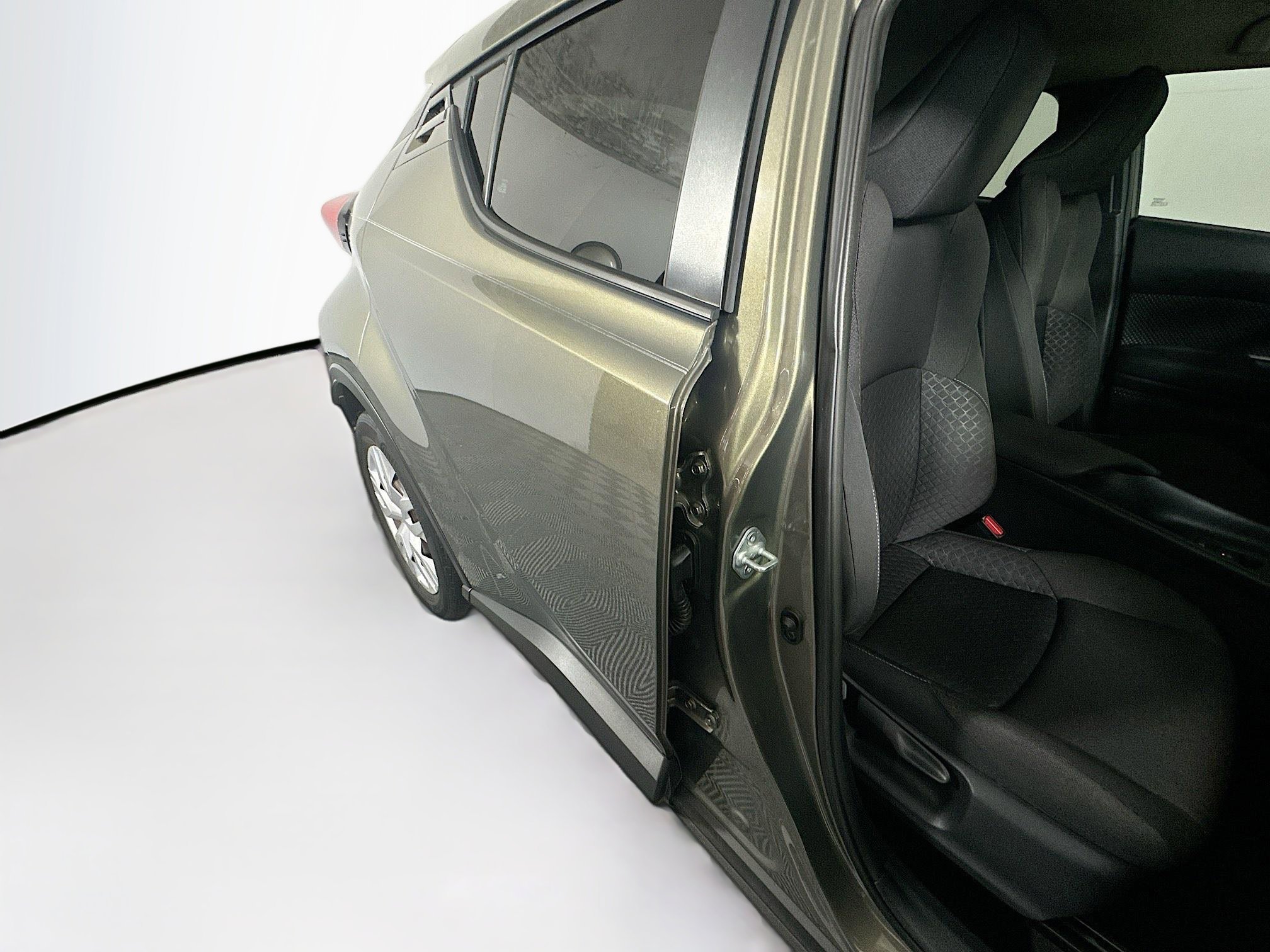 Used 2021 Bronze Toyota LE image 27