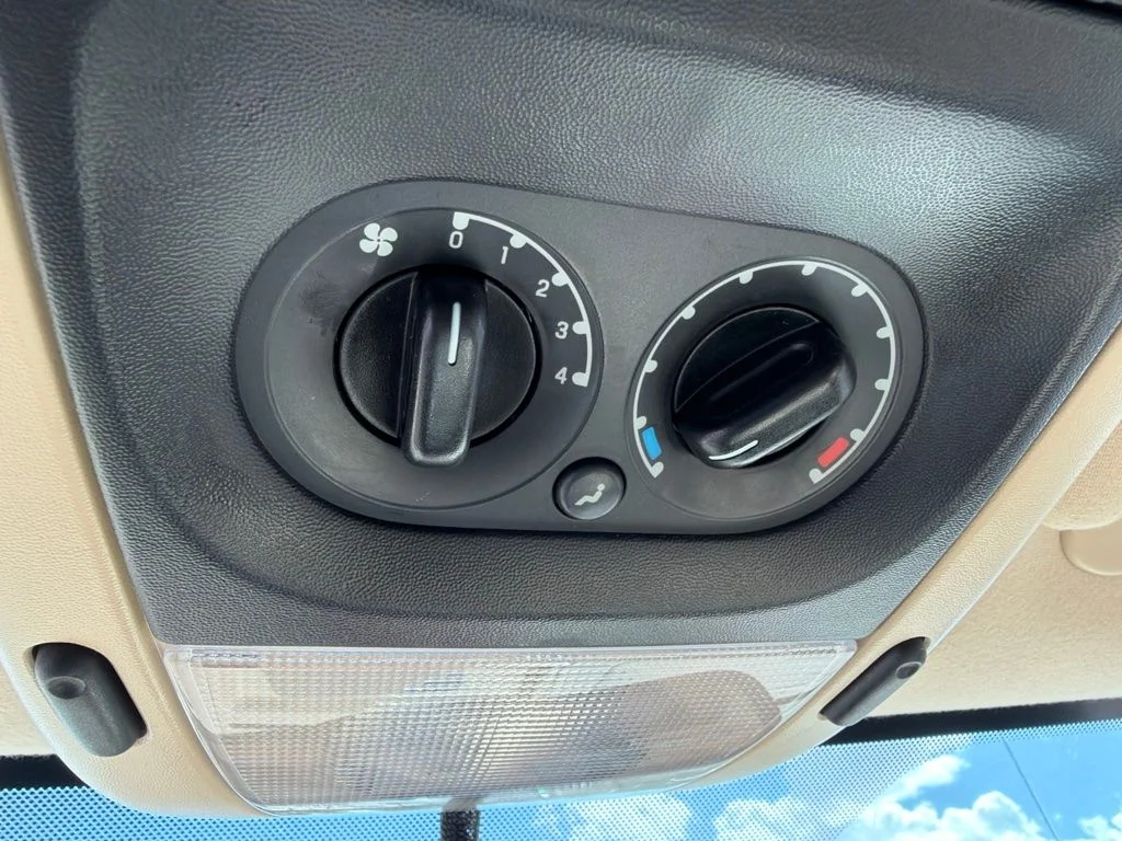 Used 2010  Ford Eddie Bauer image 15