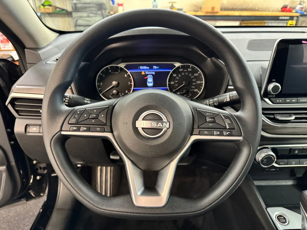 Used 2025 Black Nissan 2.5 SV image 17