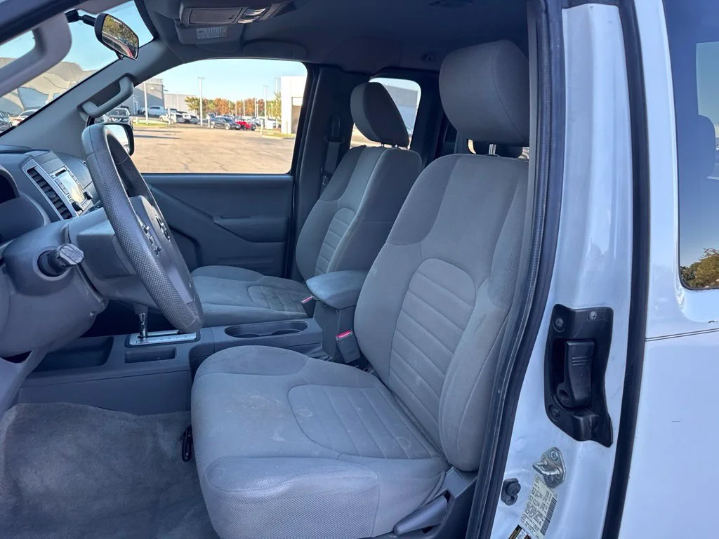 Used 2017 White Nissan S image 11