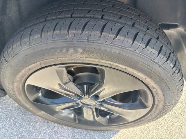 Used 2019 White Jeep Latitude image 23