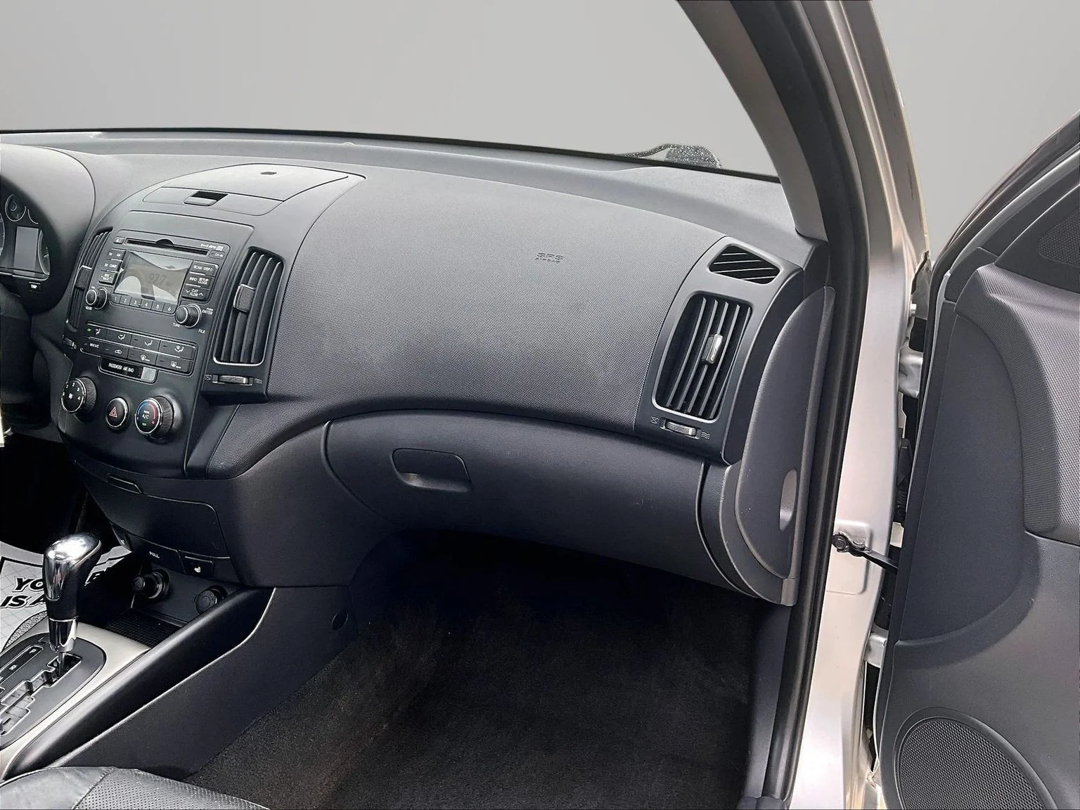 Used 2011 Silver Hyundai SE image 16