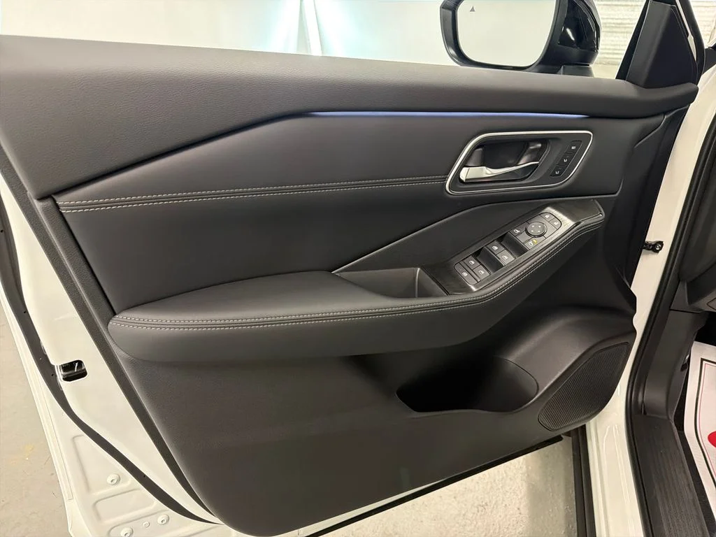 New 2026 White Nissan Platinum image 12