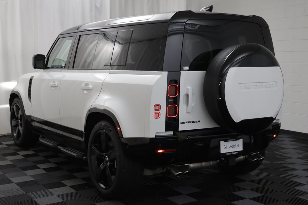 Certified Used 2025 White Land Rover X-Dynamic SE image 16