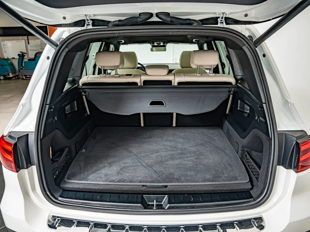 Used 2026 Polar White Mercedes-Benz GLB 250 image 39