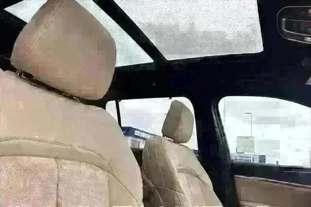 New 2025 Bright White Clear-Coat Exterior Paint Jeep Limited image 18