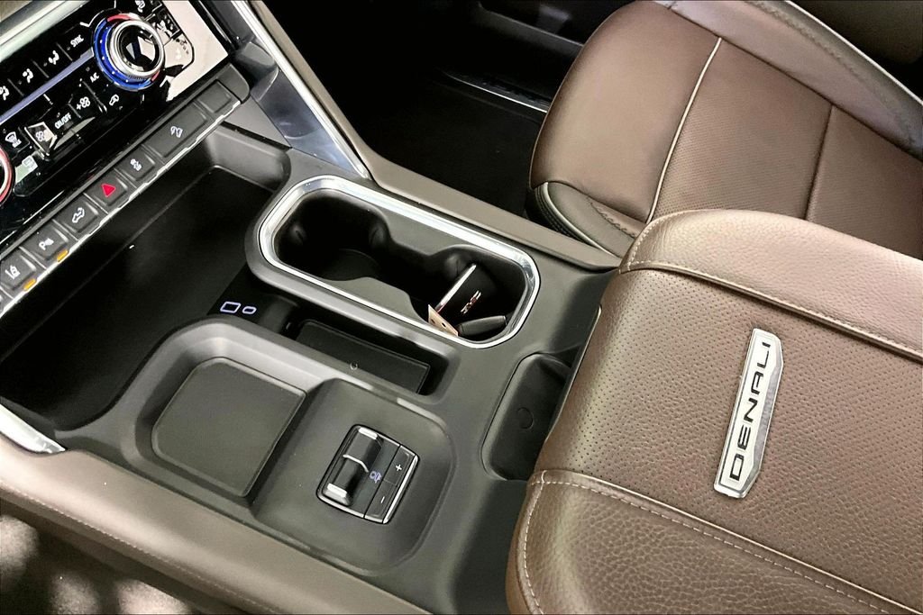 Used 2025 White GMC Denali image 18