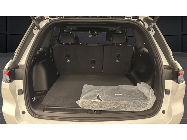 New 2026 Bright White Clear-Coat Exterior Paint Jeep Altitude image 24