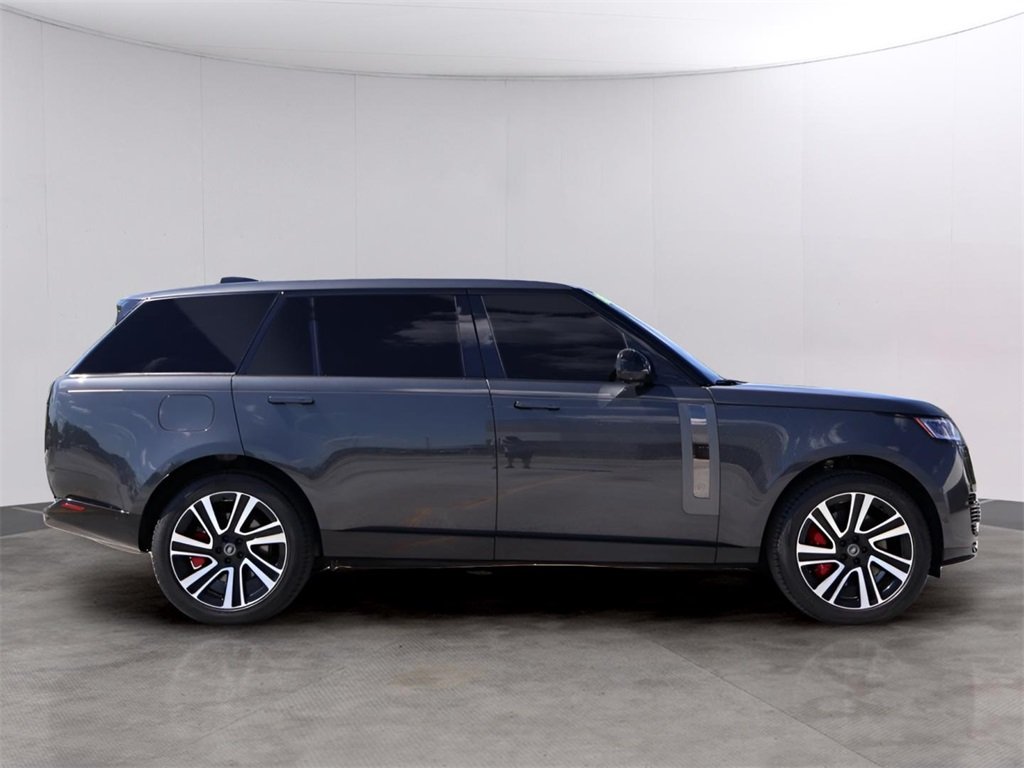 2023 Land Rover Range Rover SV photo 4