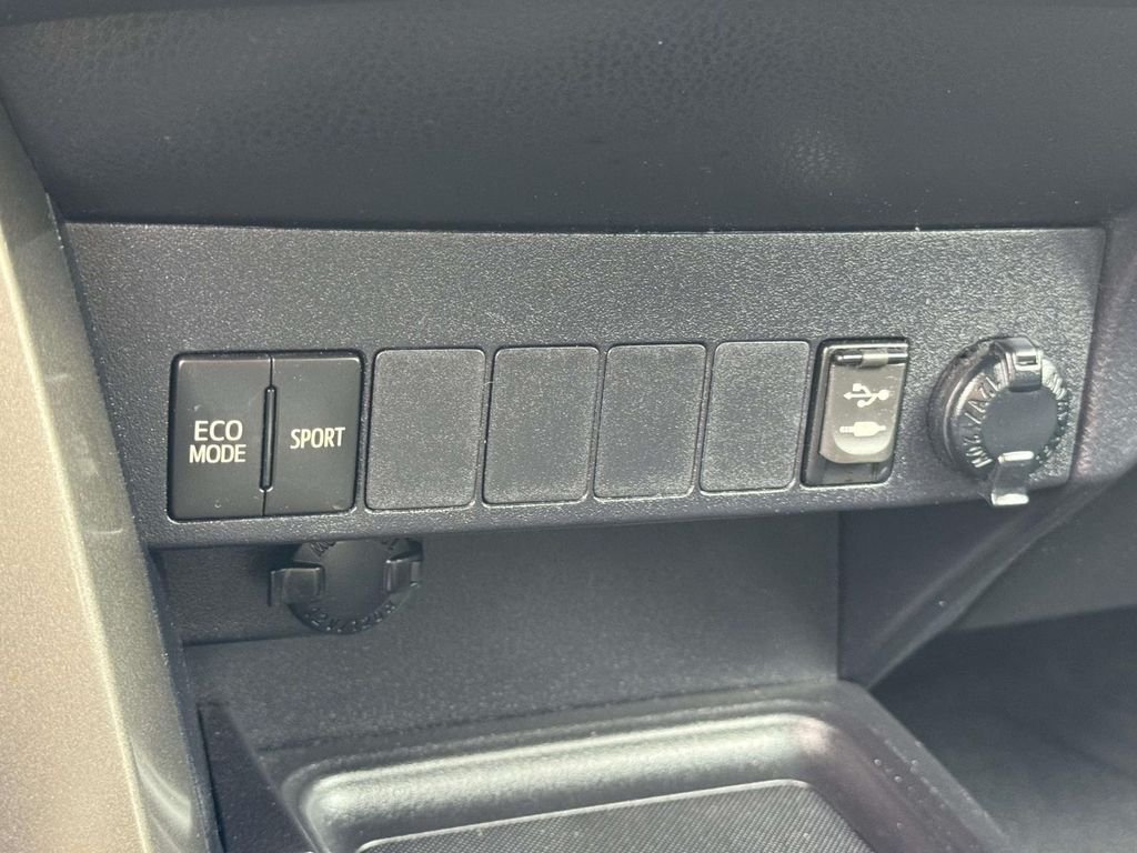 Used 2014 Black Toyota XLE image 8