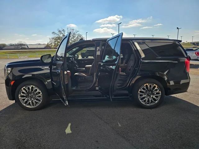 2024 GMC Yukon Denali Ultimate - Photo 12