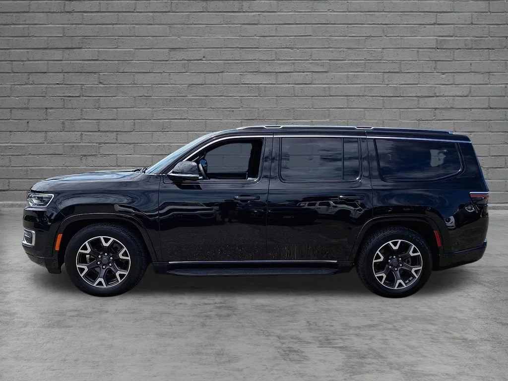 Used 2023 Diamond Black Crystal Pearlcoat Jeep Series III image 7