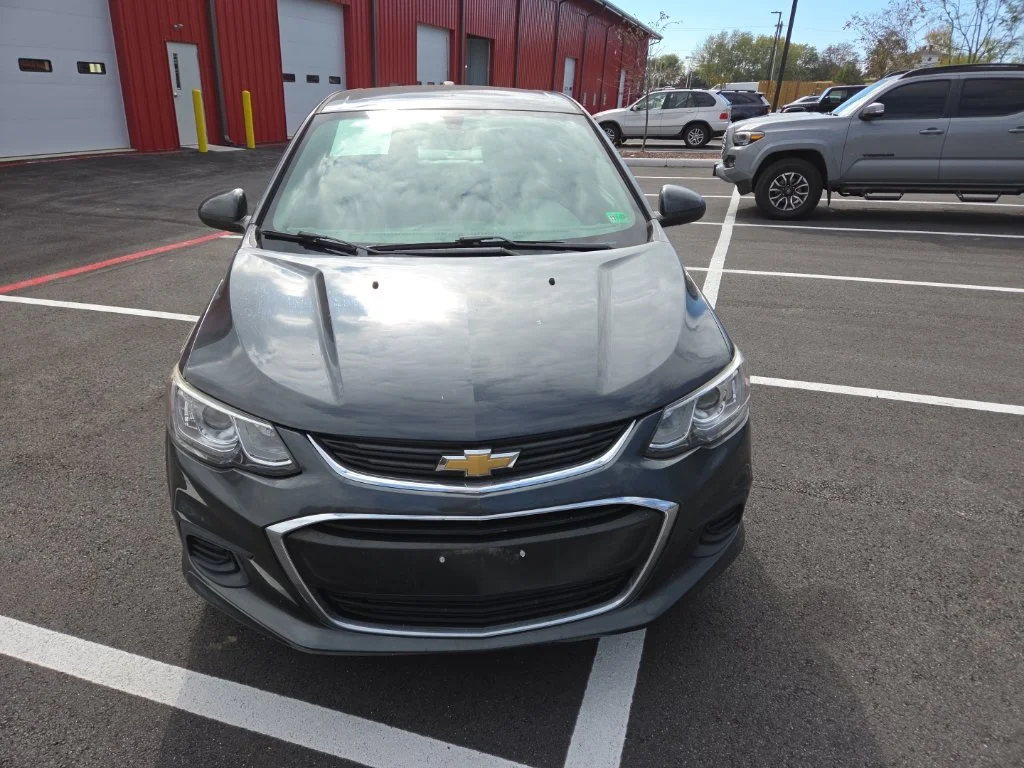 Used 2019 Gray Chevrolet Premier image 10