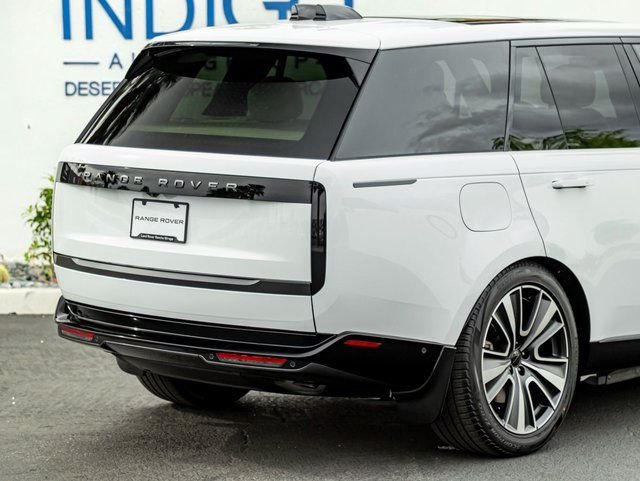 New 2026 Fuji White Land Rover SE image 7