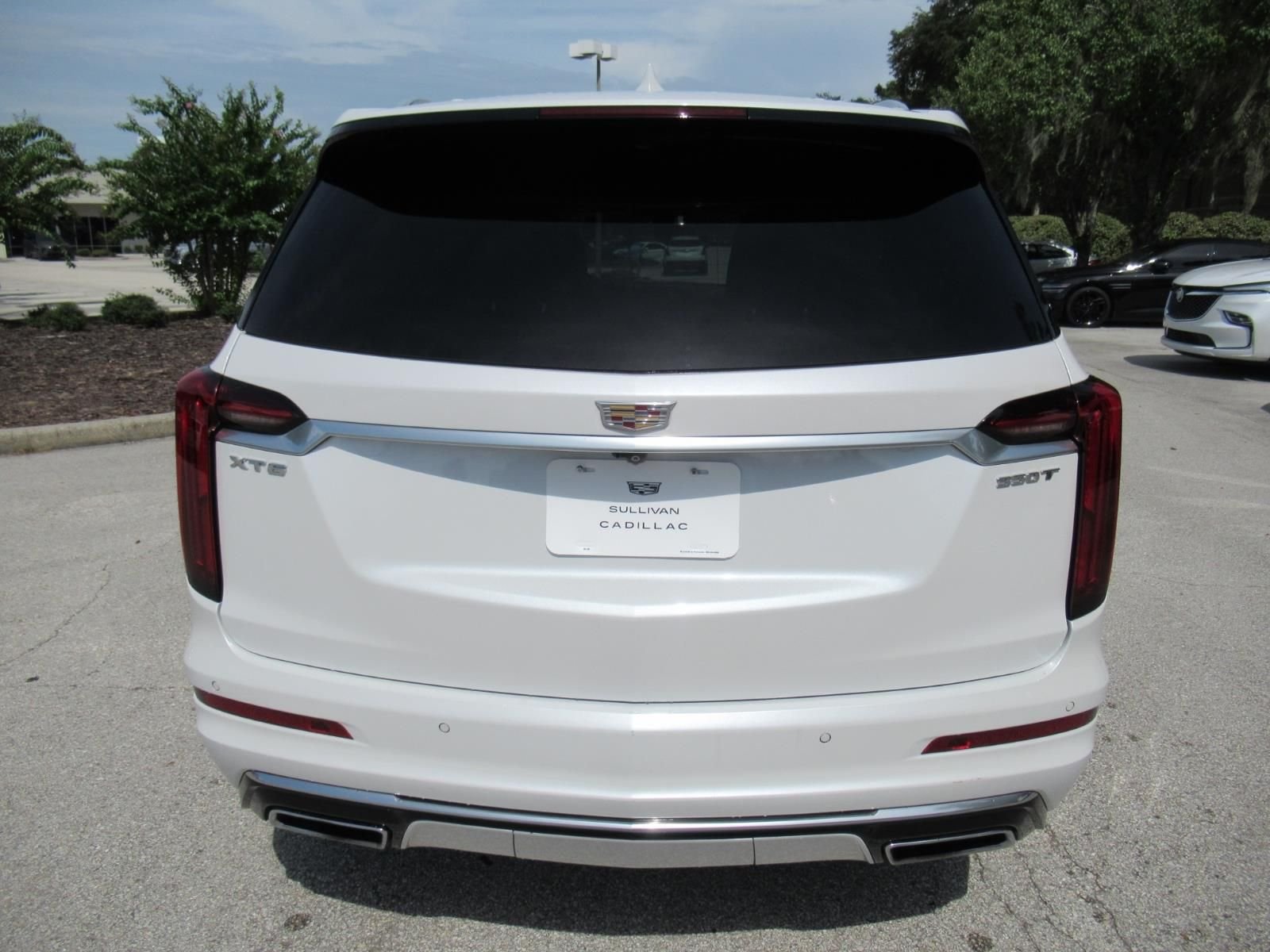 Used 2022 White Cadillac Luxury image 6