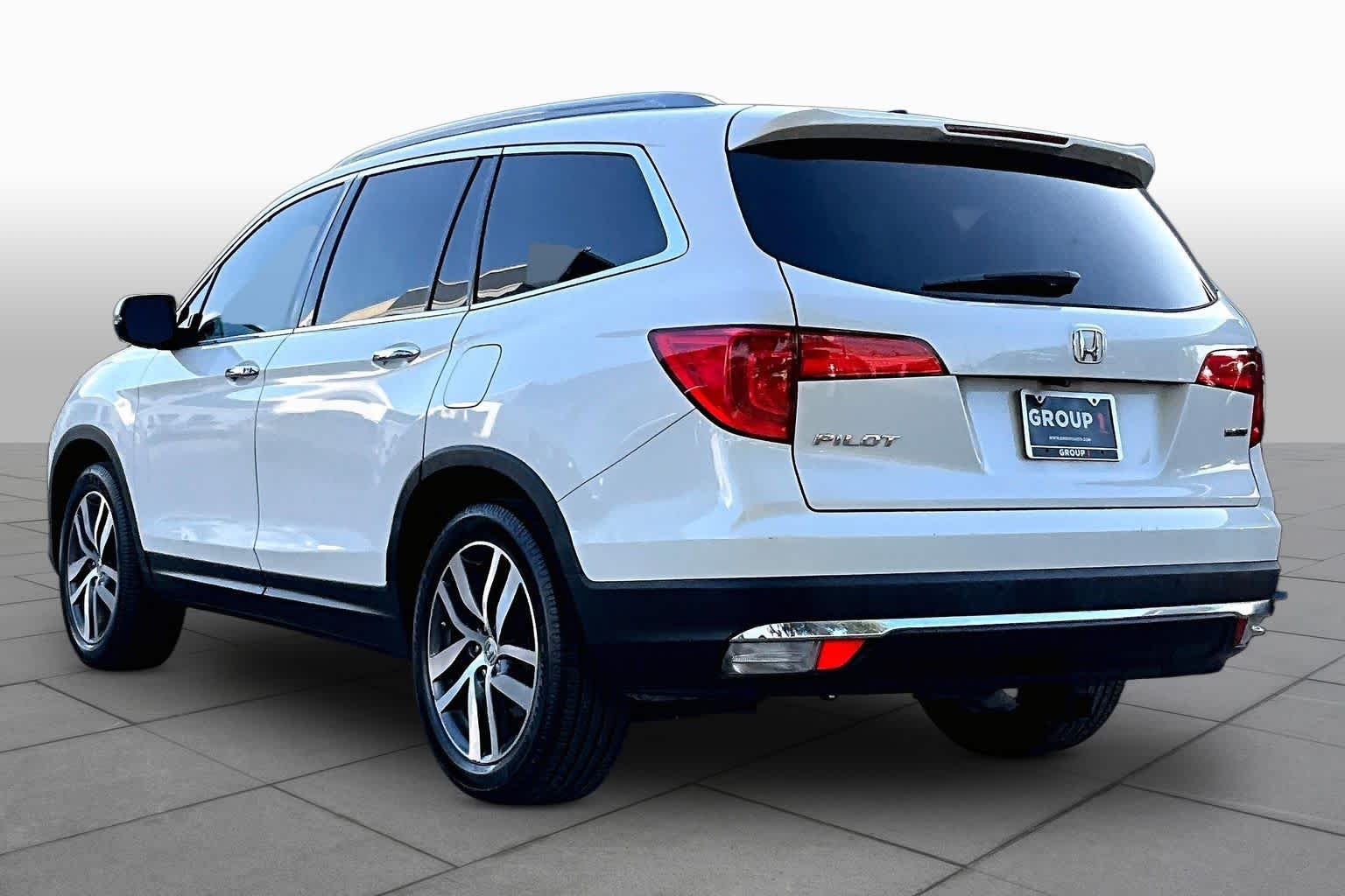 Used 2018 White Diamond Pearl Honda Touring image 12