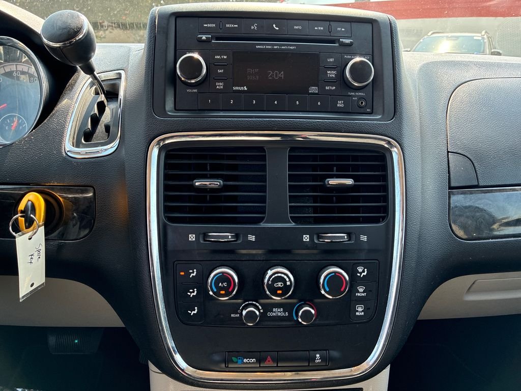 Used 2017 Black Dodge SE image 19