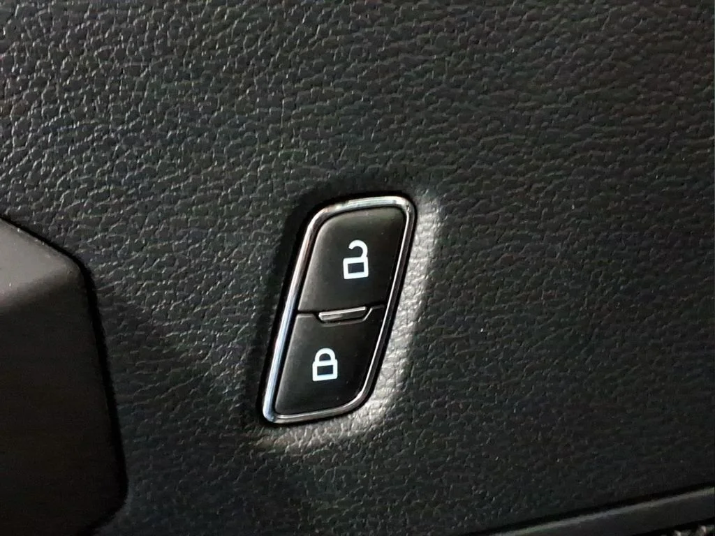 Used 2019 Red Ford XLT image 18