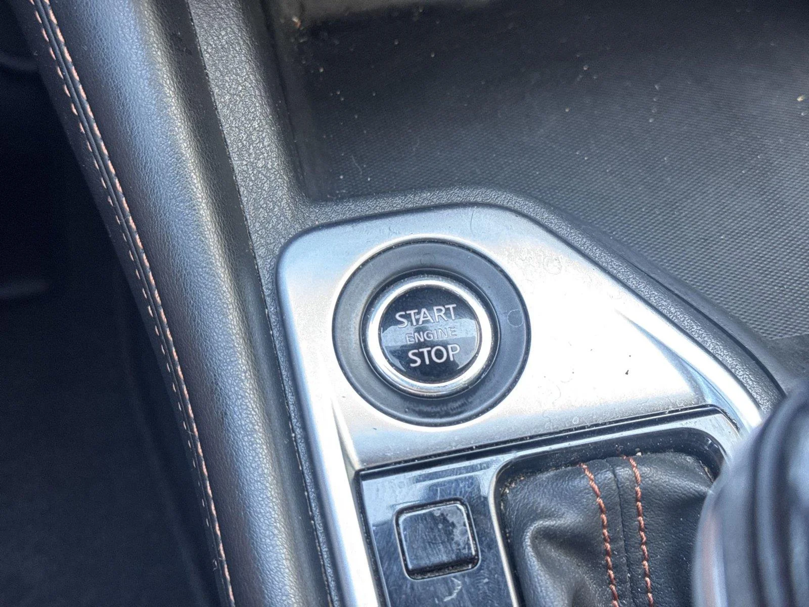 Used 2022 Super Black Nissan SR image 16