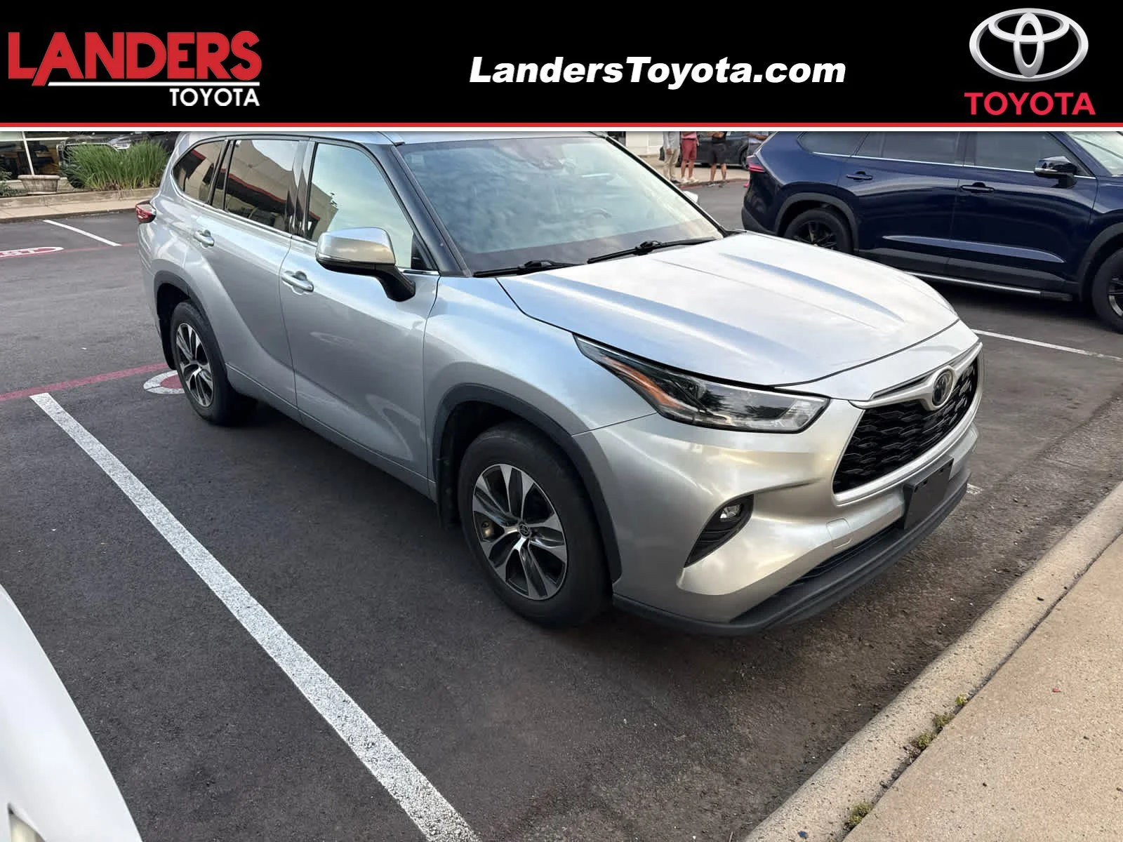 2021 Toyota Highlander XLE 4x4 V6's photo
