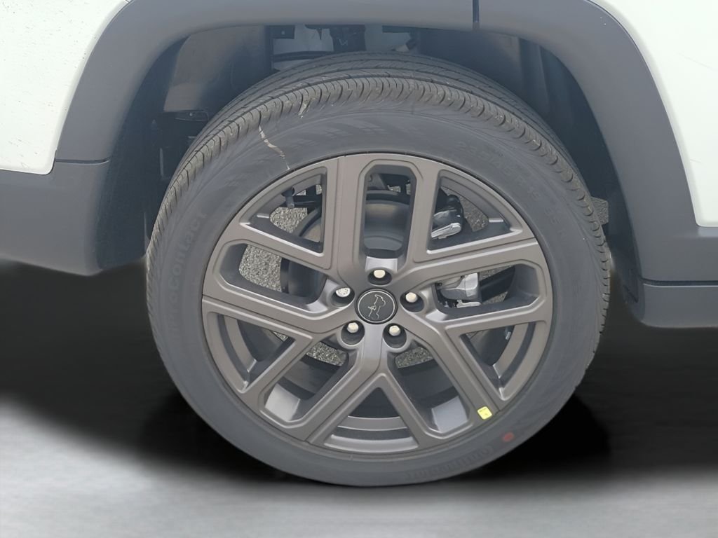 New 2026 Bright White Clear-Coat Exterior Paint Jeep Latitude image 19