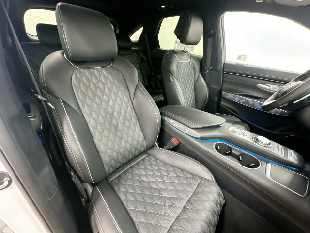Used 2025 White Genesis 3.5T Sport image 27