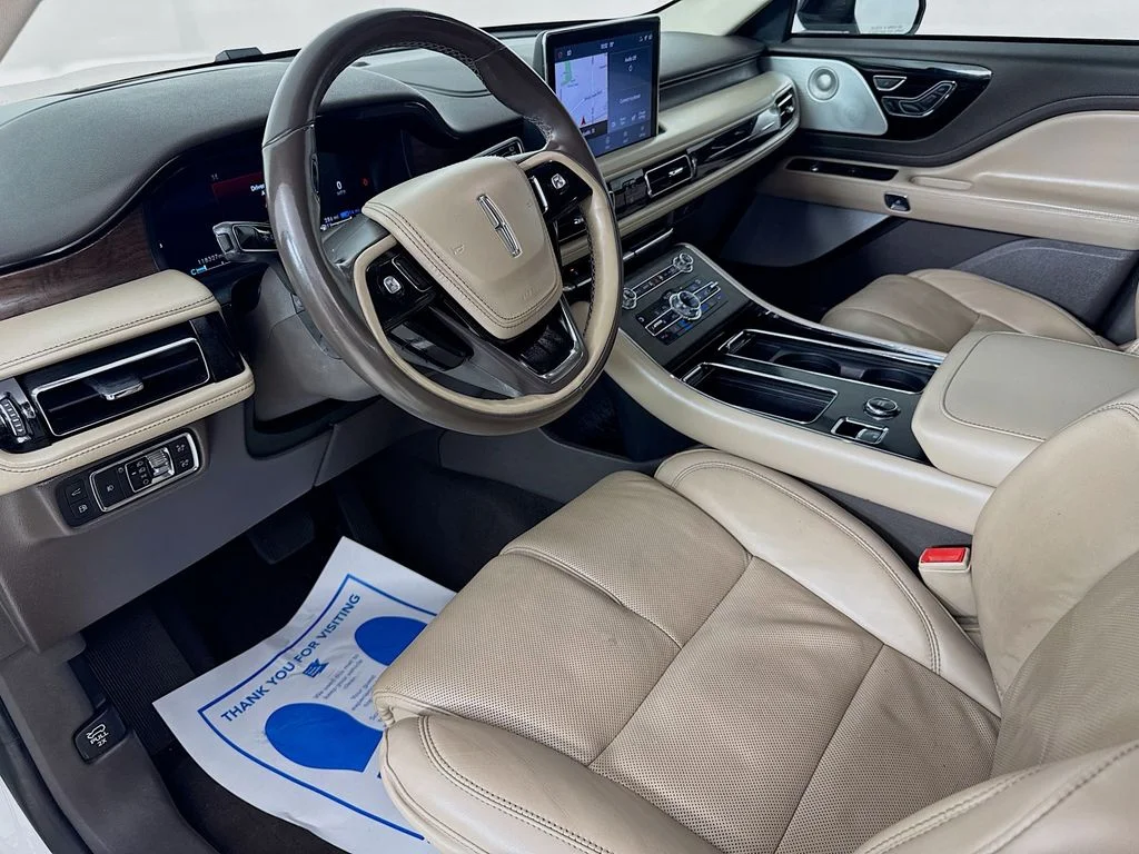 Used 2020 White Metallic Lincoln Grand Touring image 11