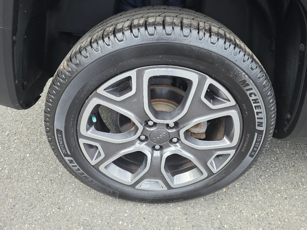 Used 2018 Jetset Blue Jeep Limited image 27