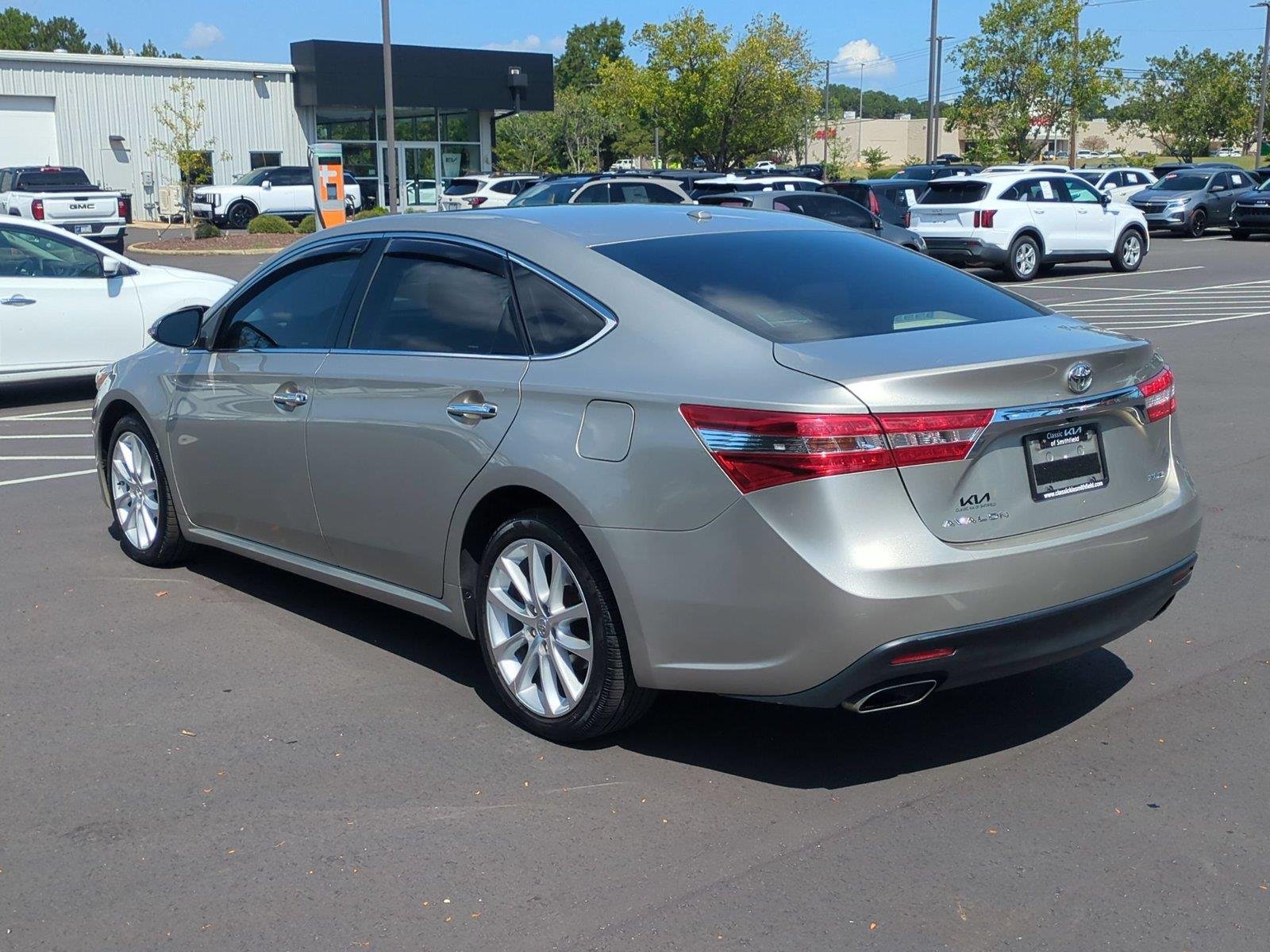 Used 2013  Toyota XLE Touring image 3