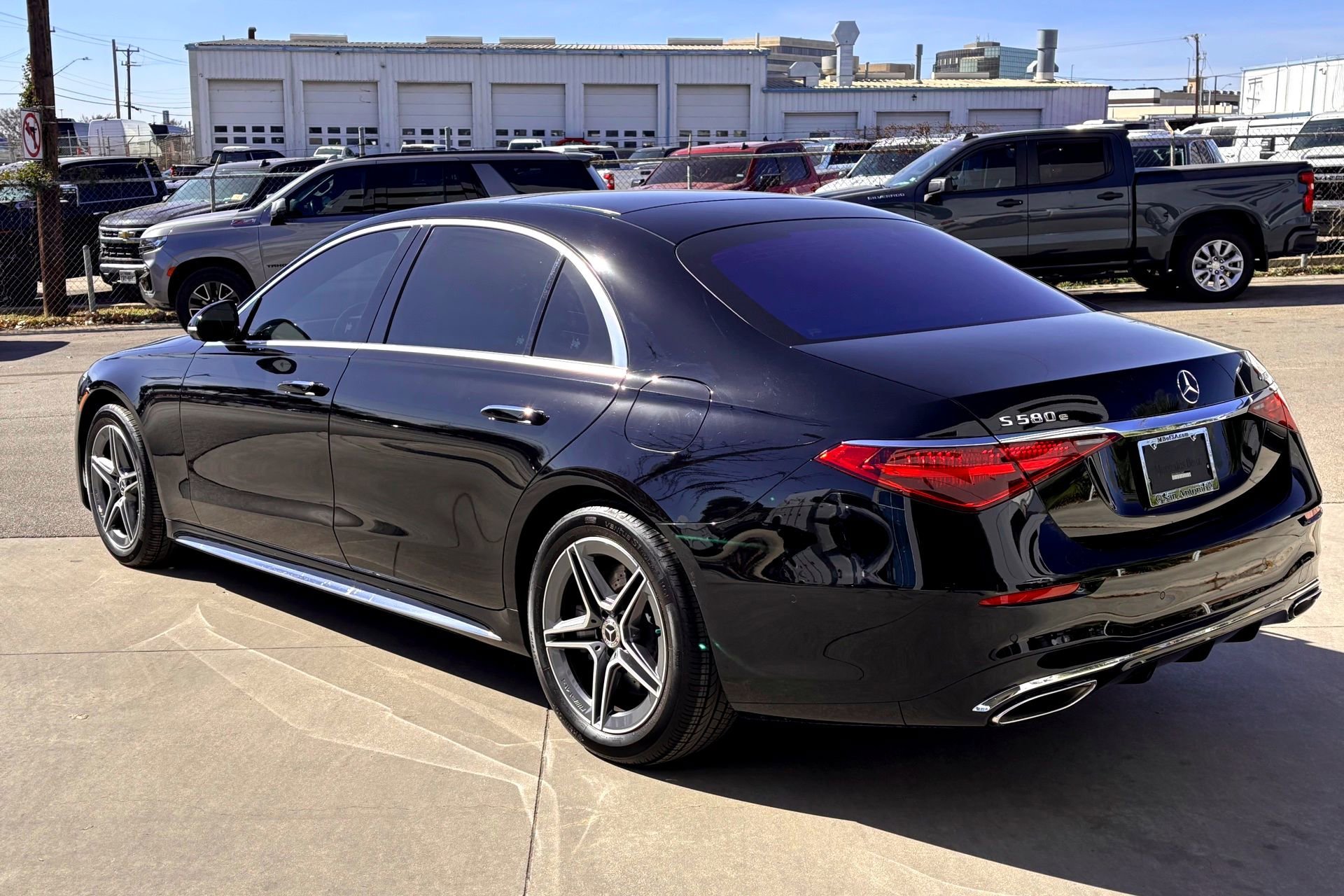 2025 Mercedes-Benz S-Class S 580e - Photo 6