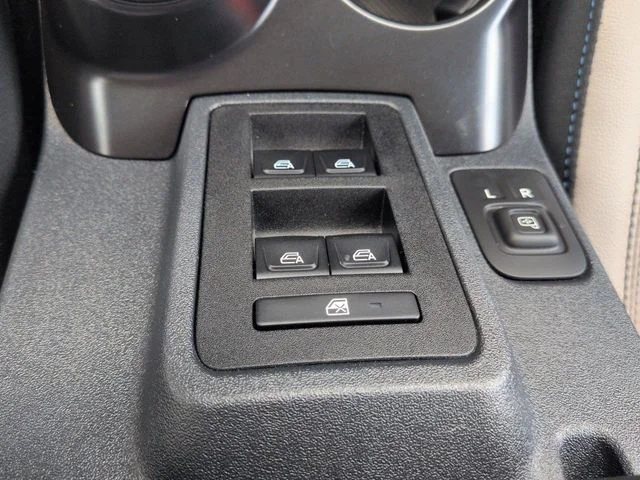 Used 2024 Gray Ford Wildtrak image 23